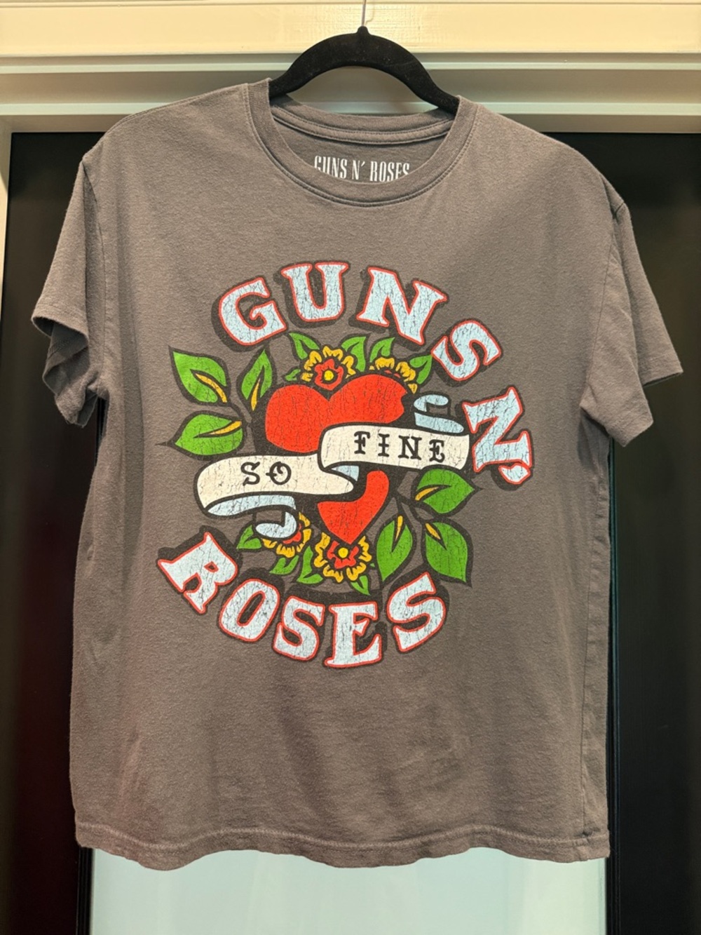 Vintage Guns N' Roses Short Sleeve Graphic Tee - Gray with Red Heart